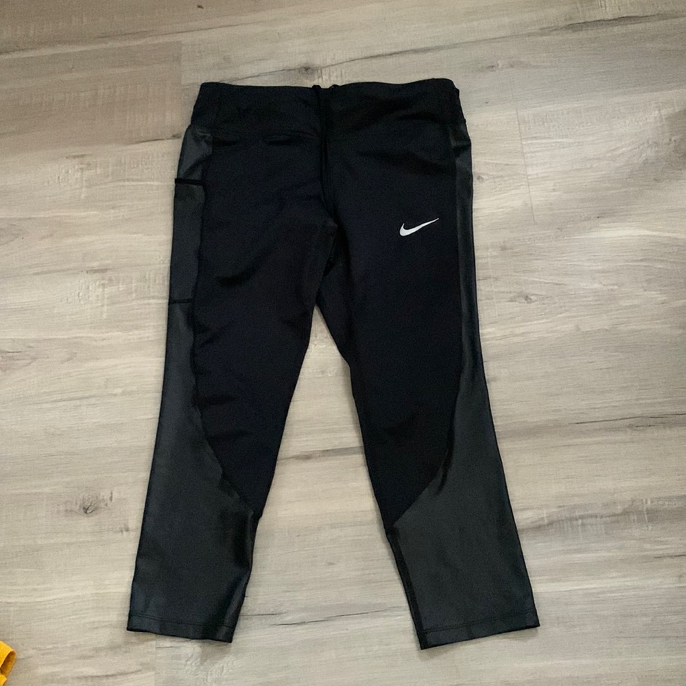 Nike Dri-fit Capri pants